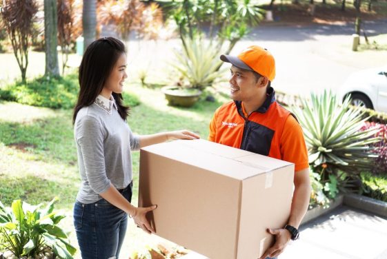 Η ομάδα της Ermis Courier στις εγκαταστάσεις του Βοτανικού